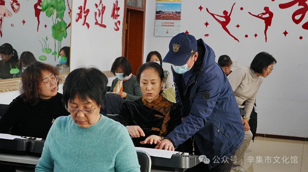 全民艺术普及文化“进社区”器乐培训走进辛集市陶然老年大学