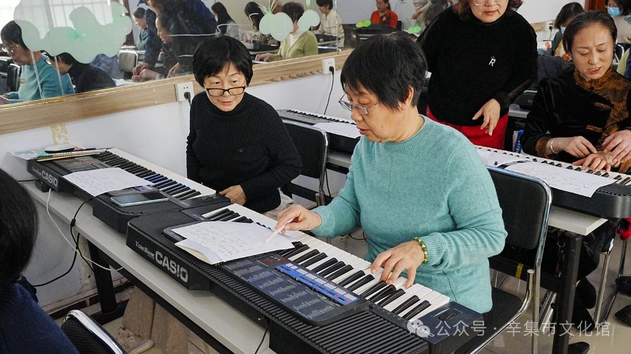 全民艺术普及文化“进社区”器乐培训走进辛集市陶然老年大学