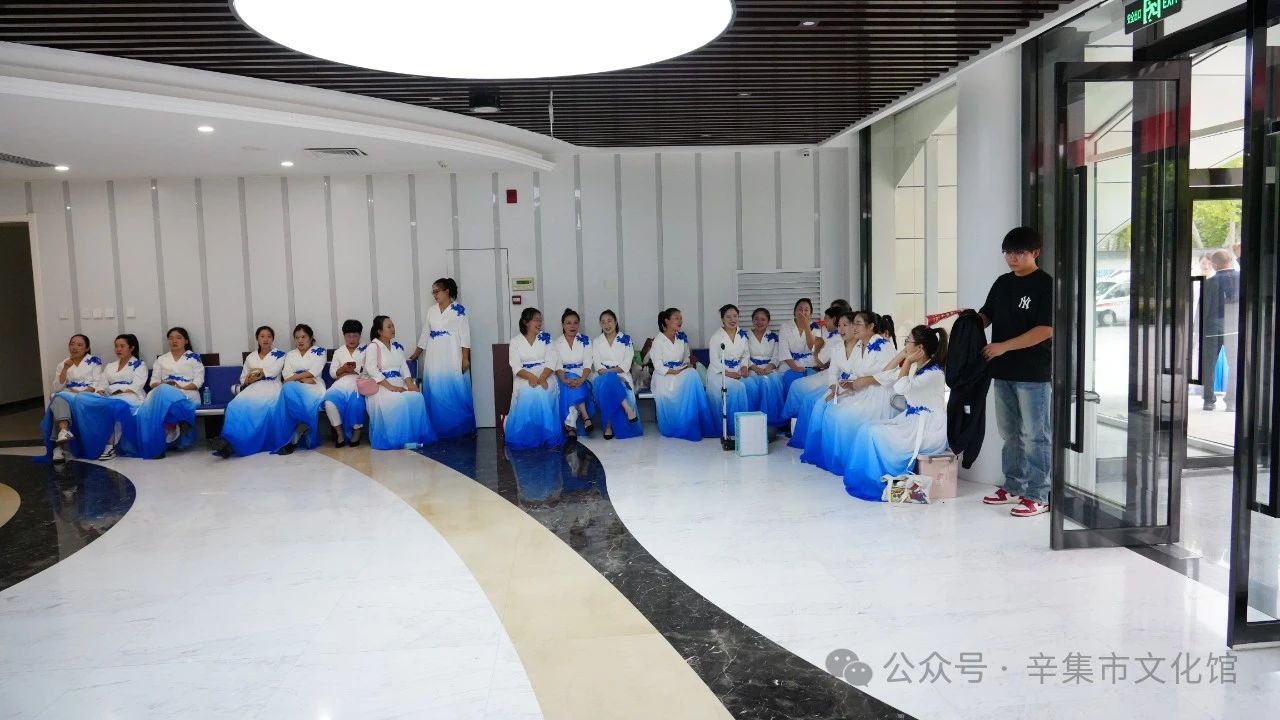 辛集市教育系统庆祝第40个教师节文艺演出在辛集音乐厅隆重上演