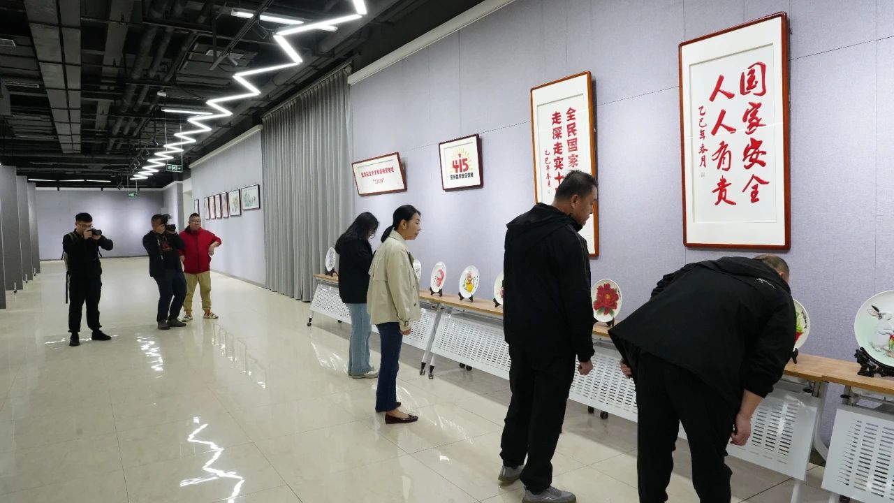 “全民国家安全教育 走深走实十周年”主题书画展在辛集市新时代文明实践中心正式展出