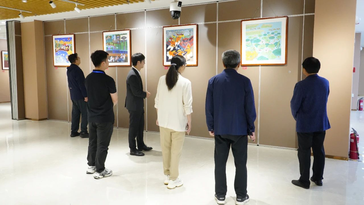 辛集农民画亮相石家庄市长安区文化体育活动中心