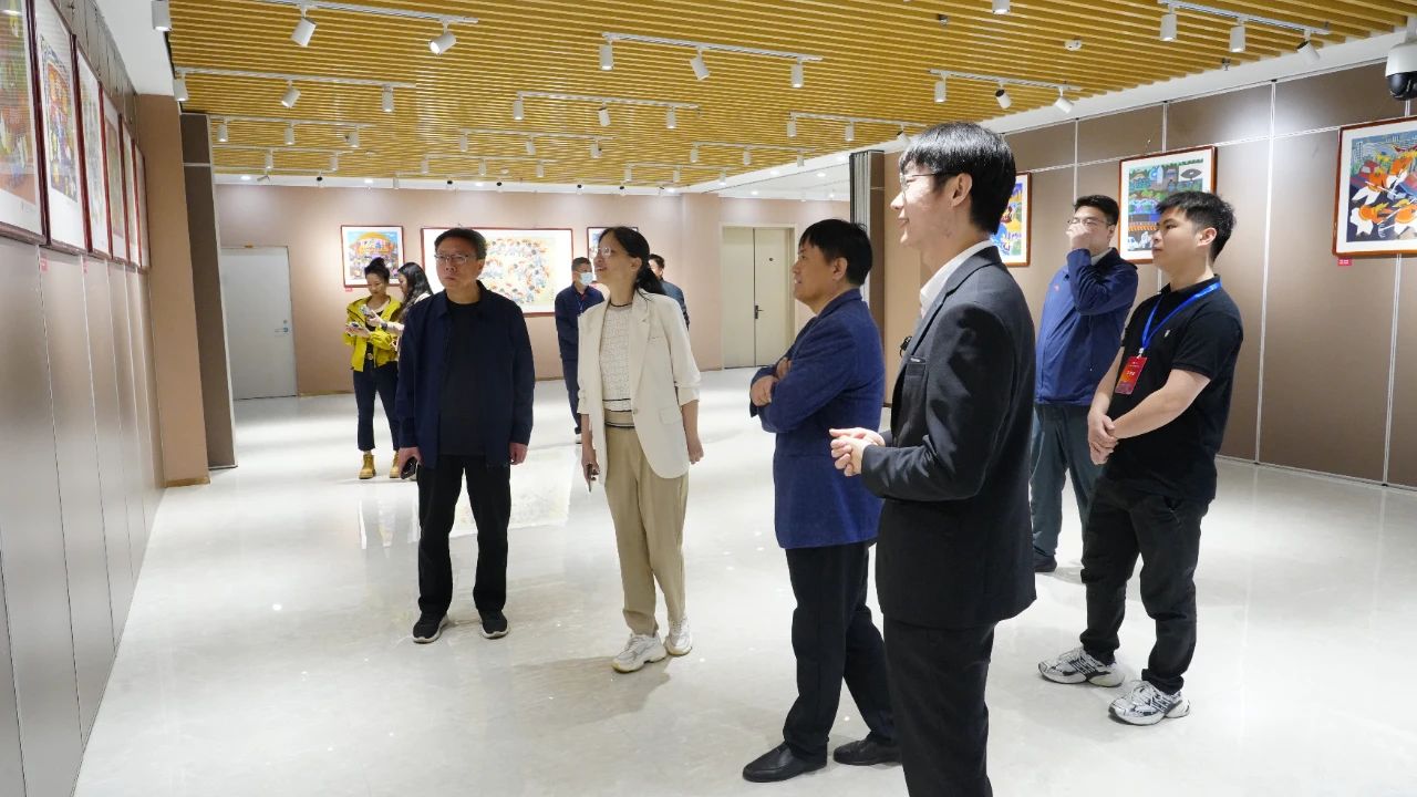 辛集农民画亮相石家庄市长安区文化体育活动中心