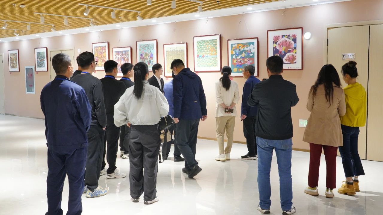 辛集农民画亮相石家庄市长安区文化体育活动中心
