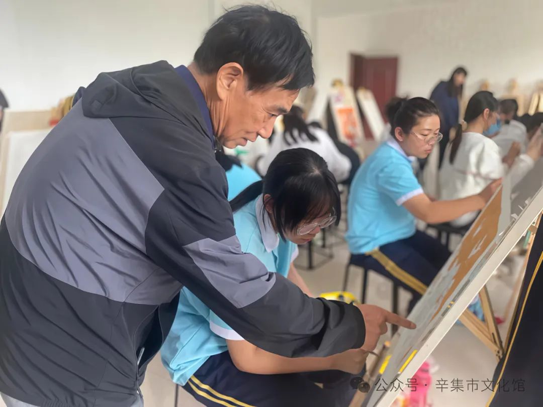 喜报|耿占雄老师的农民画作品《鼓赛》成功入选“首届中国乡土绘画作品展览”